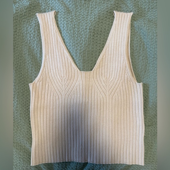 Almina Concept Ribbed Knit Vest - Picture 5 of 8